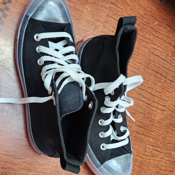 Converse unisex Chuck Taylor's high tops - Picture 14 of 15